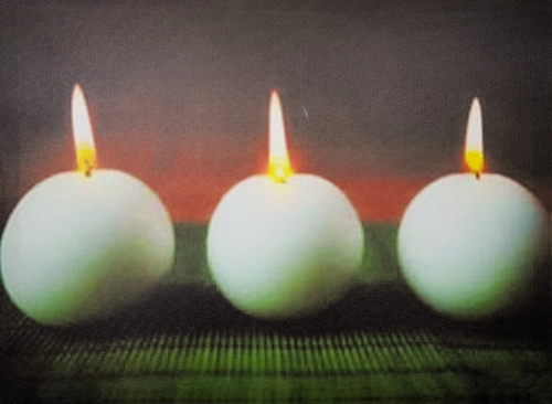 KL2193 - 3 candle canvas